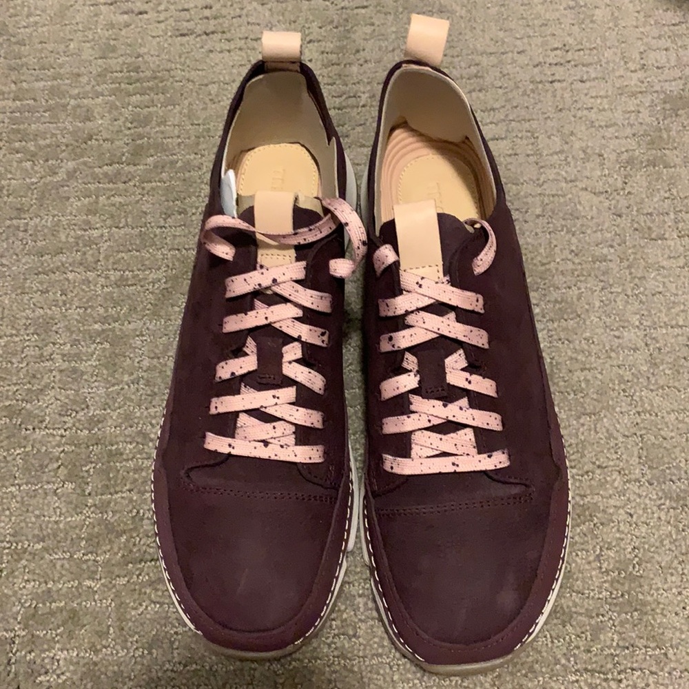 Clarks women’s 9.5 casual shoes